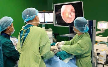 Bệnh viện Đà Nẵng lần đầu phẫu thuật nội soi cột sống 2 cổng