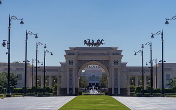 Tỉ phú Dubai, người nổi tiếng sống trong hầm trú ẩn triệu đô