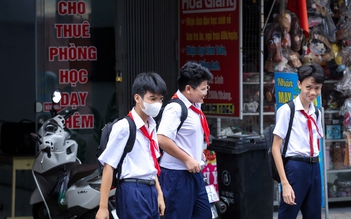 Vì sao dạy thêm trong nhà trường giảm nhưng chi phí học thêm tăng?