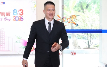 Công Vinh 'lẻ bóng' dự sự kiện, Hòa Minzy, Trang Pháp gợi cảm trên thảm đỏ