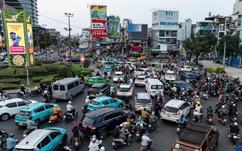 Có nên tháo dỡ vòng xoay ở TP.HCM?