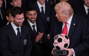 Messi gây sốt trong chuyến thăm Nhà Trắng, được Tổng thống Mỹ Donald Trump khen giỏi hơn… Pele