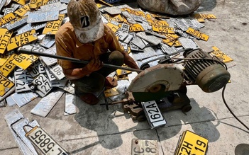 Tây Ninh tiêu hủy số lượng lớn biển số, phôi chứng nhận đăng ký xe