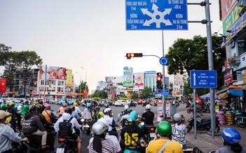 Có nên tháo dỡ vòng xoay ở TP.HCM: Gắn thêm đèn, dòng xe bớt rối