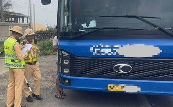 Xe khách 25 chỗ ‘nhồi’ 44 người bị phạt hơn 140 triệu đồng