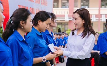 Sẵn sàng tuổi 18: Hàng trăm bạn trẻ tham gia tìm hiểu bầu cử