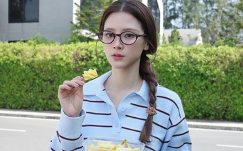 Nàng thêm tự tin khi diện áo kẻ sọc ngang trong ngày nắng