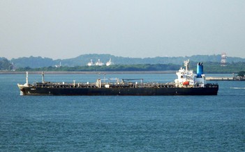 Thêm tàu dầu trúng tên lửa, Iran tập kích các mục tiêu tại vùng Vịnh