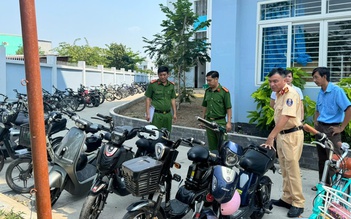 CSGT TP.HCM bất ngờ vào trường kiểm tra bãi xe, phát hiện học sinh vi phạm