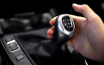 Ô tô số sàn giảm mạnh, báo hiệu 'ngày tàn' sắp đến