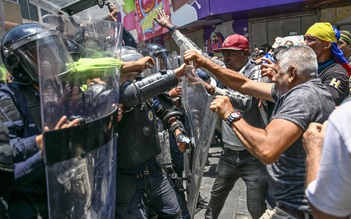 2.000 người Venezuela biểu tình đòi tăng lương