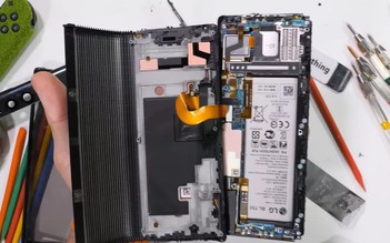 Bất ngờ khi 'mổ xẻ' chiếc smartphone màn hình cuộn bị khai tử của LG