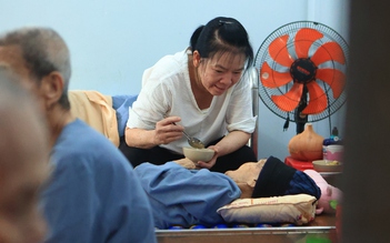 TP.HCM nhìn từ sông Sài Gòn: Ngôi chùa 30 năm cưu mang phận đời xế bóng