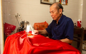 Chuyện người gần 20 năm may cờ Tổ quốc ở kỳ đài Hiền Lương - Bến Hải