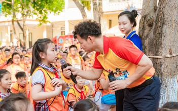 Nghệ sĩ nhân dân Xuân Bắc giao lưu cùng thiếu nhi