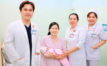 Sản phụ 35 tuần trải qua 4 lần mổ, vừa bắt con vừa bóc u xơ khủng