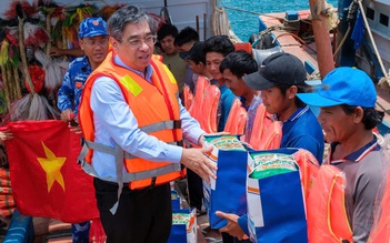 TP.HCM: 2,25 tỉ đồng chăm lo quân và dân đặc khu Côn Đảo