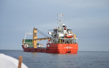 Tàu thuyền 'né' eo biển Hormuz sau tuyên bố phong tỏa của Mỹ