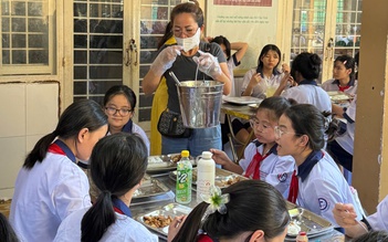 Một trường THCS ra thông báo khẩn, dừng ăn bán trú, liên quan Trường Bình Quới Tây