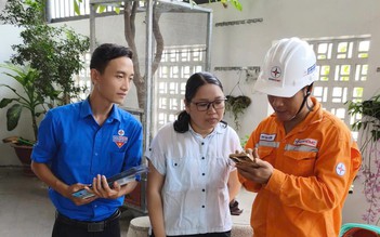 Ánh đèn điện như một cỗ máy không nghỉ, chẳng biết có mệt không?