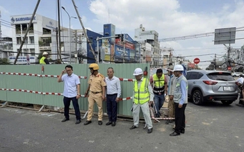 CSGT phạt đơn vị thi công metro gây cản trở giao thông tại ngã tư Bảy Hiền