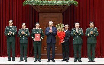 Công bố các quyết định của Bộ Chính trị về công tác cán bộ