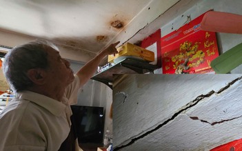Nhà tập thể hơn 50 năm xuống cấp: Cư dân lo lắng vì tầng trên cải tạo, xây thêm
