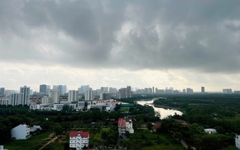 TP.HCM mây đen ùn ùn kéo đến, hôm nay sẽ có 'mưa vàng' giải nhiệt?