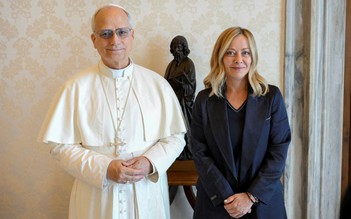 Người Ý đoàn kết bảo vệ Giáo hoàng, Thủ tướng Meloni chỉ trích Tổng thống Trump