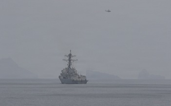 Mỹ áp thêm cấm vận, Iran dọa đánh chìm tàu Mỹ ở eo biển Hormuz