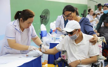 Người dân TP.HCM xúc động khi được khám sức khỏe miễn phí: ‘Quý giá vô cùng’