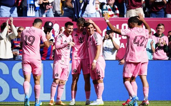 Messi ghi cú đúp giúp Inter Miami tìm lại chiến thắng, phá tiếp kỷ lục tại Mỹ