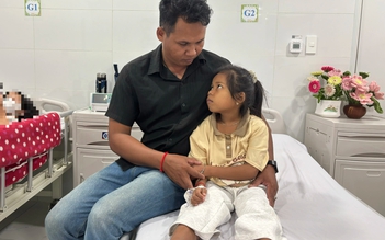 Con muốn sống: Bé gái 8 tuổi sống nhờ truyền thuốc, khẩn cầu 'cha ơi cứu con'