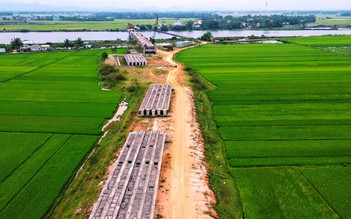 Cận cảnh cầu 220 tỉ đồng bắc qua sông Trường Giang 'treo' gần thập niên