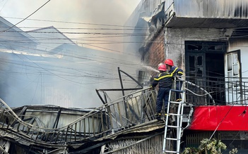 Vụ cháy nhà ở phường Cam Ly - Đà Lạt: 1 cảnh sát PCCC bị thương