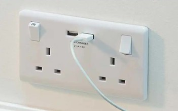Nguy cơ tiềm ẩn từ ổ cắm điện USB nhiều người bỏ qua