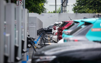 Đề xuất doanh nghiệp 'mở' trạm sạc xe điện như chuyển vùng điện thoại