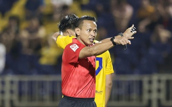 Lộ diện 2 trọng tài Malaysia thổi 2 trận cực nóng V-League, xuất hiện nhân tố ‘lạ’ 