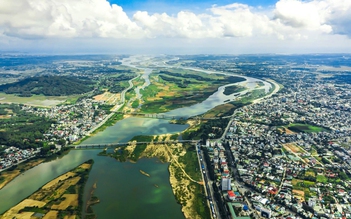 Mưu sinh trên sông Trà: Săn cá bống bằng ống tre