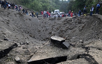 Đường cao tốc ở Colombia bị đánh bom, 14 người chết