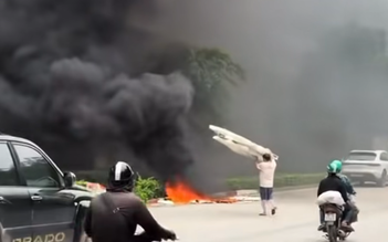 Phạt người đốt rác tạo khói đen bao trùm cầu Thăng Long