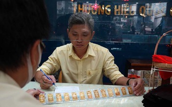 'Ôm' vàng vẫn lỗ