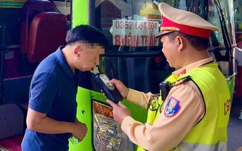 Xuyên lễ 30.4 - 1.5, CSGT Đà Nẵng 'mạnh tay' phạt nồng độ cồn, tốc độ ở cửa ngõ