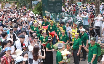 Lần đầu tổ chức 'đám cưới' hươu cao cổ, Thảo Cầm Viên đông nghẹt người xem