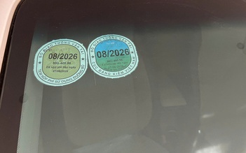 Từ 2027, bỏ tem kiểm định dán trên kính ô tô