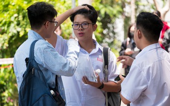 Thi đánh giá năng lực: Thí sinh rối bời vì lỗi chính tả, logarit và vua Lê