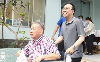 Hàng ngàn người dân TP.HCM hào hứng đi khám sức khỏe miễn phí