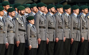 Đức làm rõ quy định đi nước ngoài đối với nam giới độ tuổi chiến đấu