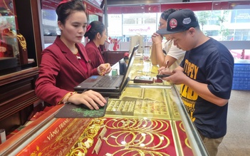 Giá vàng Bảo Tín Minh Châu giảm 1,4 triệu, được mua tối đa 10 lượng/khách