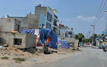 Thi công đường quá chậm, gây khó khăn cho người dân